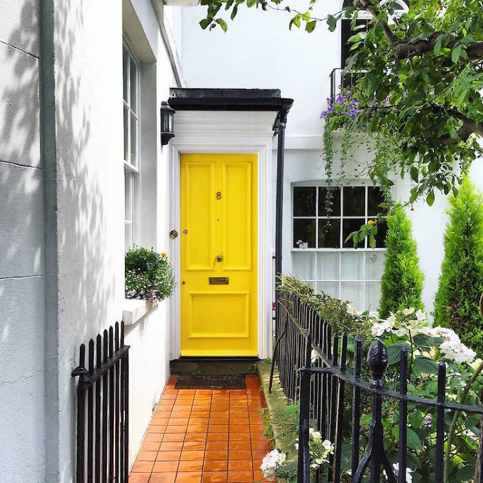 Эта женщина фотографирует самые красивые двери Лондона