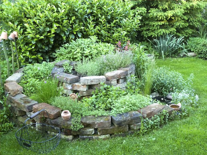 22 Способа повторно использовать старые кирпичи в саду