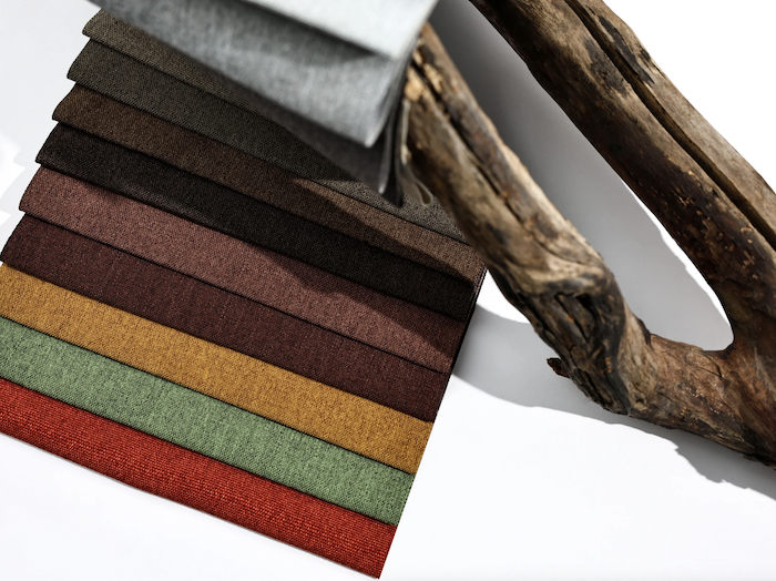 Кот царапает диван? Выбираем ткань антикоготь