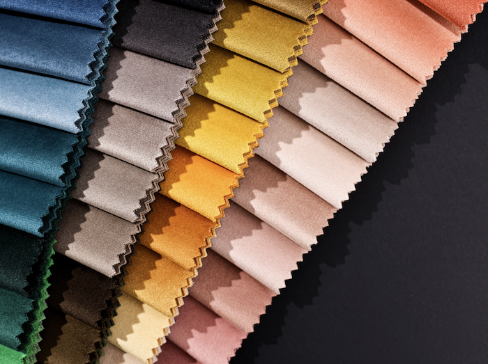 Кот царапает диван? Выбираем ткань антикоготь